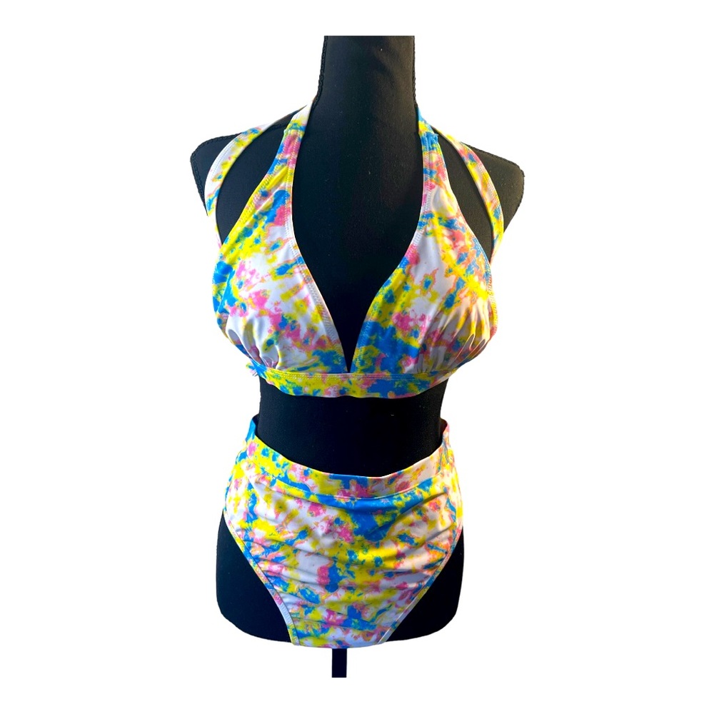Jessica Simpsons Tie Dye Bikini Set. White, Pink Blue and Yellow. NWT. Size M